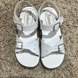 FootMates White Buckle Kids Sandals